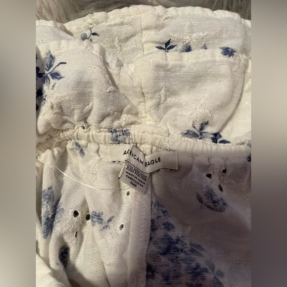 AE Blue Floral Crop Top - Picture 2 of 2